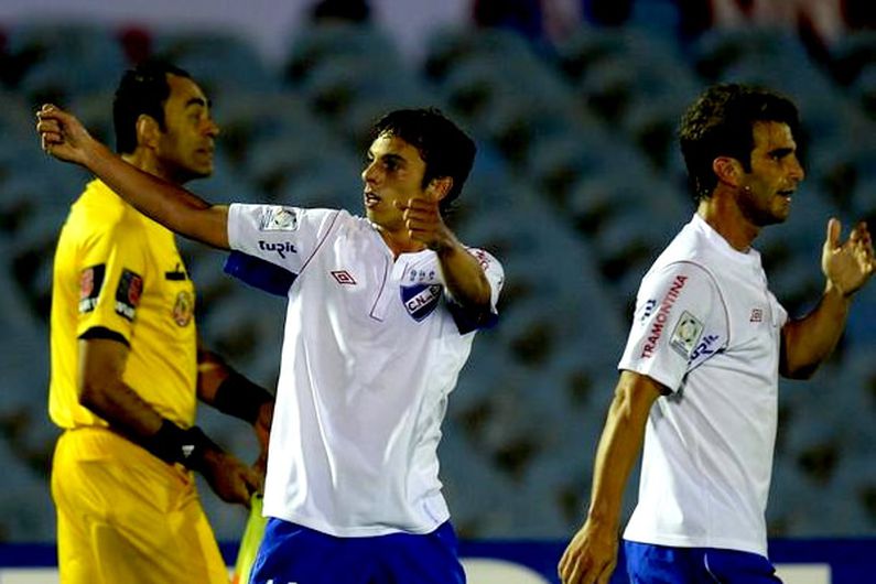 ⚽️⚽️ <a href="/Gonzabueno931/">Gonzabueno93</a> 🇺🇾
⚽️ <a href="/AlonsoIvan24/">Iván Alonso</a> 🇺🇾
⚽️ <a href="/israeldamonte/">Israel Damonte</a> 🇦🇷

✅ La Bandera más grande del mundo fue una iniciativa del colectivo <a href="/7411Hinchada/">7411 - Hinchada Nacional</a> y se logró con el apoyo de todos los Bolsos

🏆🌎 El Decano pisaba fuerte en <a href="/Libertadores/">CONMEBOL Libertadores</a> y clasificaría 1° en su grupo