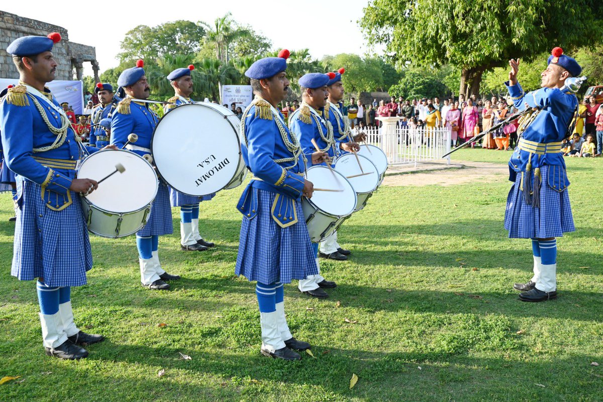 igpnscrpf's tweet image. Valour Day celebrations reaches the historic Qutub Minar where the patriotic tunes of the @crpfindia Brass and Pipe Bands was hugely applauded @deepakips