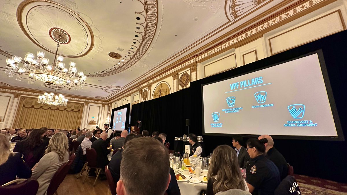 OutOnPatrolPres's tweet image. Thanks to the @VanPoliceFnd for inviting me to #BreakfastWithTheChief this morning. Always great to hear about #VPF initiatives like the @VPDCadets. We even got to see one former cadet get the official handshake from @VPDRecruiting, welcoming her as a regular member of the VPD!