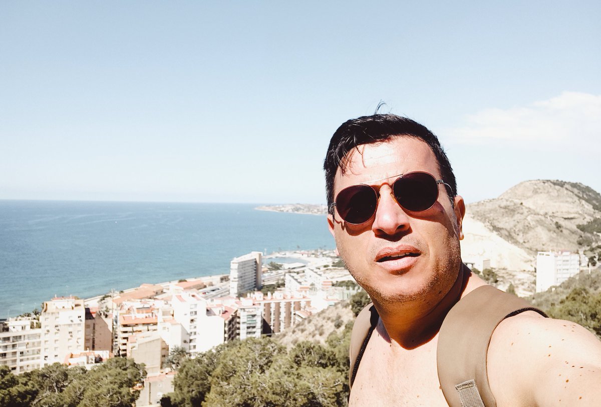 robertposada's tweet photo. Hermoso día en #CastilloDeSantaBarbara en @alicanteayto. Amo #España 🇪🇦 https://t.co/C5dvf9E3KK