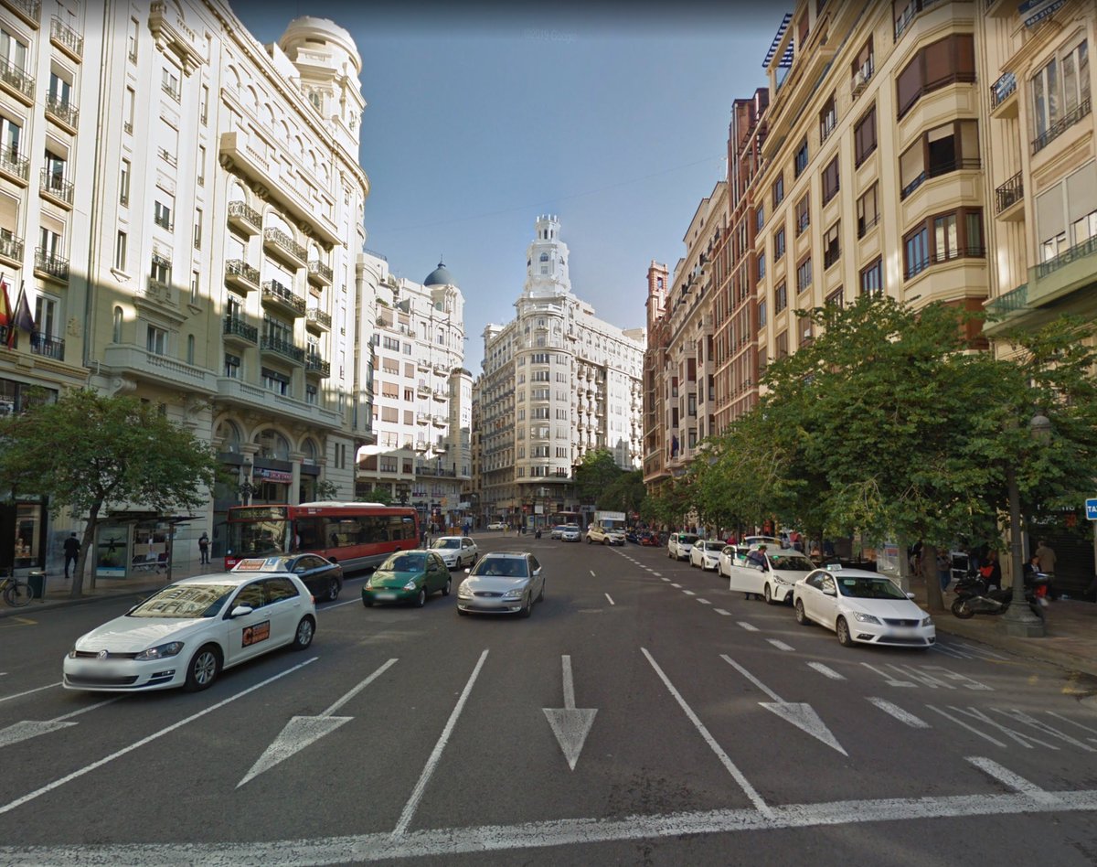 giraldeo's tweet photo. Brutal el cambio de València en estos últimos años. Esta es la transformación que tenemos que hacer en todas las ciudades. La revolución de la movilidad y del valor del espacio público. 🚶🚴‍♀️🚌🚇🌳 https://t.co/9DiYaJxxrm