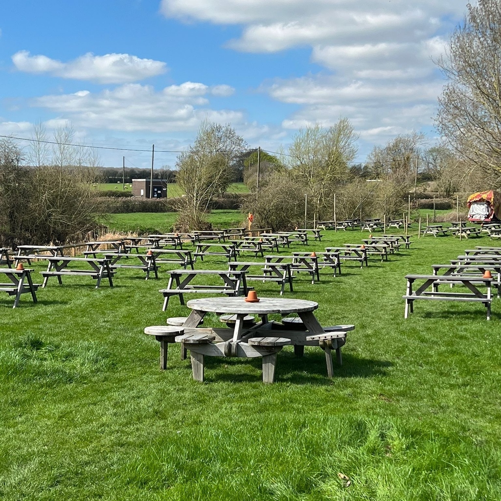 Red Lion Hunningham tweet media