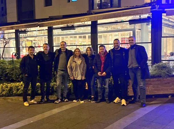 EmadDernegi's tweet photo. Haksızlık karşısında yumruğunu masaya vuramıyorsan, bu yola çıkmayacaksın. Biz bu mağduriyeti  sizlerle beraber  o kadar derinden hissettik ki bundan aldığımız güçle bu yola çıktık.                                    Kanat çırpmak bizimkisi….Uçmak, varmaya yetmiyor.                             EMAD-DER sizin sesiniz olmak için TBMM yolunda..
@mihribanugurluu @sevgiyesilkaya3
@Tevbas @xconnectionx @Buraklegal00 @murattuglu74 @Orhano_official @aykutugurlu
#EmadderAilem
#GüleGüle
#YolunuzAçıkOlsun
#2000LerTBMMde