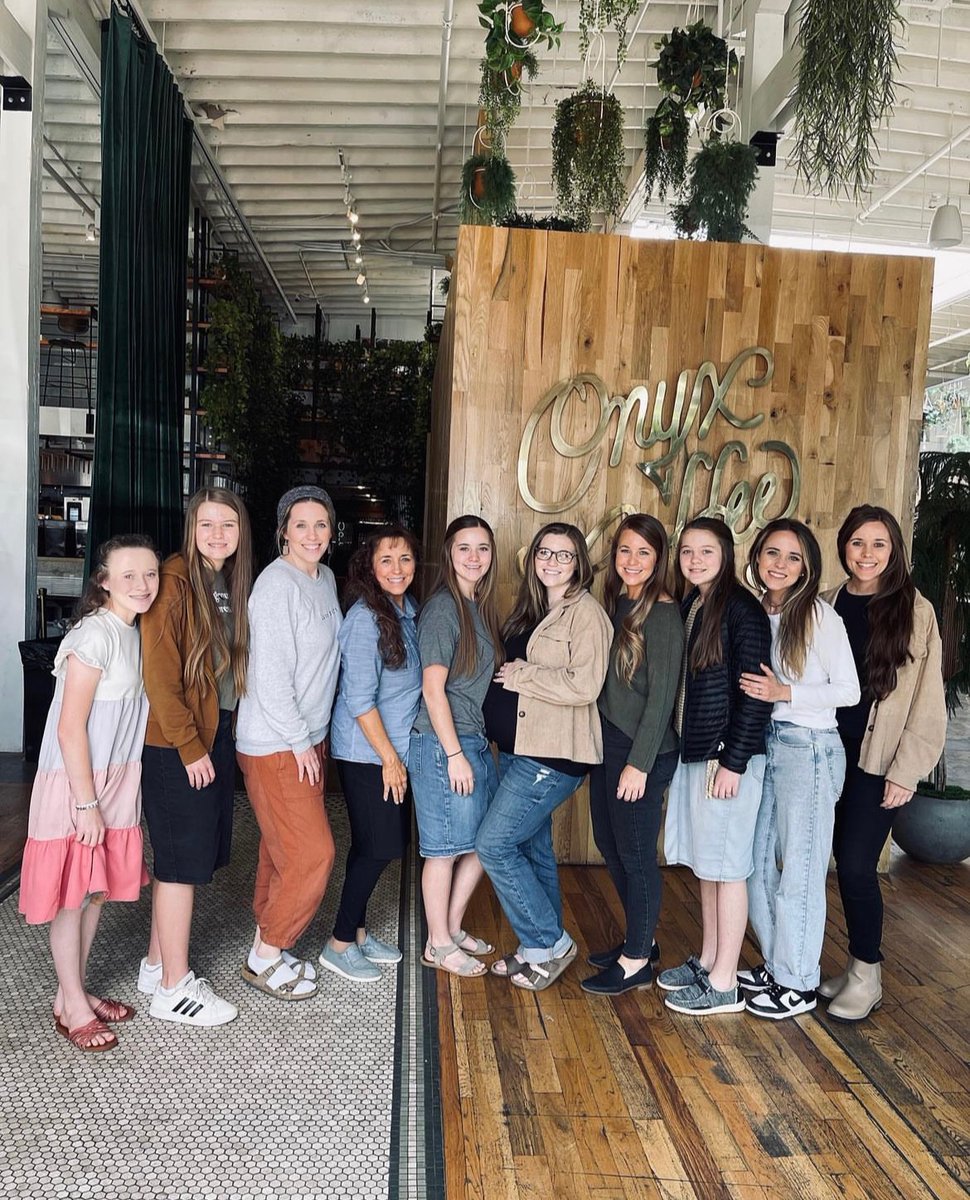 Duggar Sisters tweet media