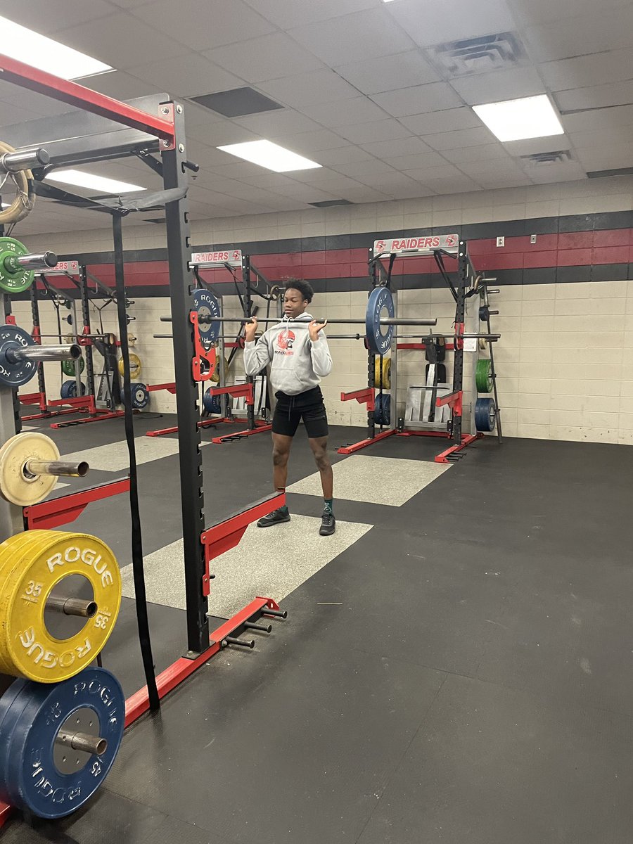 Thethadwilliams's tweet photo. Morning grind for my offspring…. Yes sir it’s in him…. 6’2🗣️🗣️🗣️🗣️🗣️ https://t.co/PyVmOJDjhu