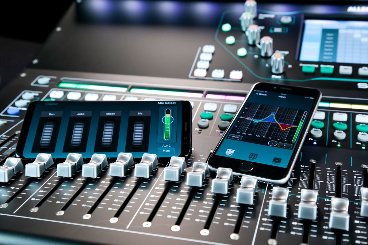excellencemktg's tweet photo. Hey @allen_heath fans! Announcing SQ-MixPad V1.5.4 & SQ4You V1.5.1 apps are now available for iOS and Android. More info: https://t.co/nM5m8Axj58
#ahSQ #digitalmixing #mixingapps #monitorapps #wepowerperformance https://t.co/qxAYHOuXF3