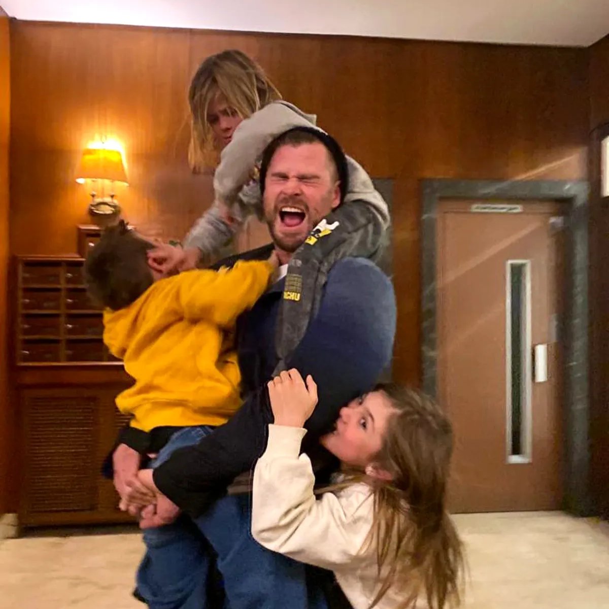 Chris Hemsworth estaria cogitando se aposentar por predisposição