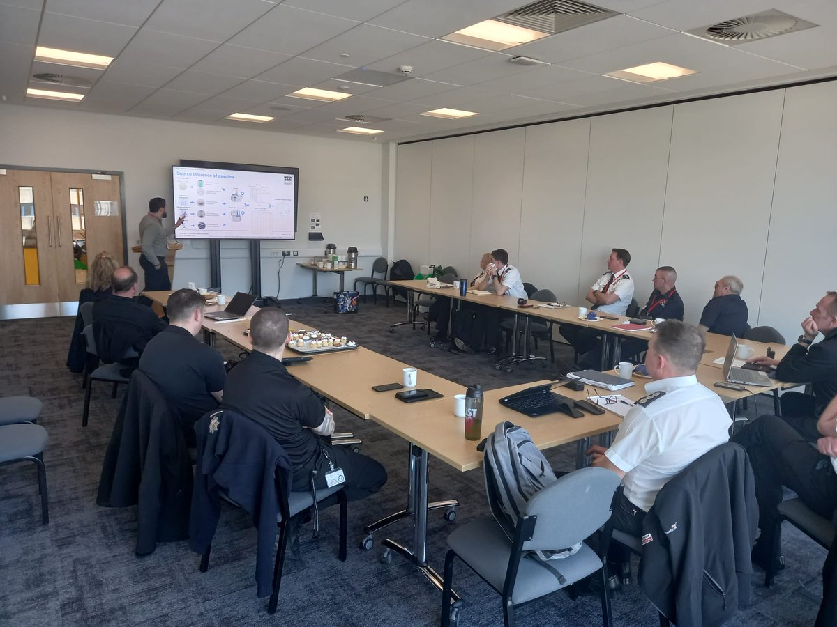 Great Regional FI CPD day organised by WM Rich Booth. Very informative input on the analysis of ignitable liquid residue by Denis Werner from the University of Derby. A big thanks to @PulpFrictionCIC for the fantastic lunch provided. #oneteam #mouldingminds #fi #ignitableliquids