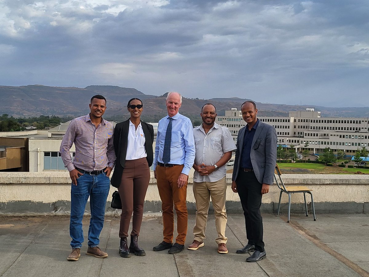 YeshigetaG's tweet photo. It was an honor hosting Dr Graham Forward, Founding Director and CEO of Australian Doctors for Africa, one of the best partners of @medicine_bdu in the field of orthopedic surgery
#Operation_theatre_reinnovation & high level #HR_development were the focus of discussion https://t.co/gHFNmomIqT