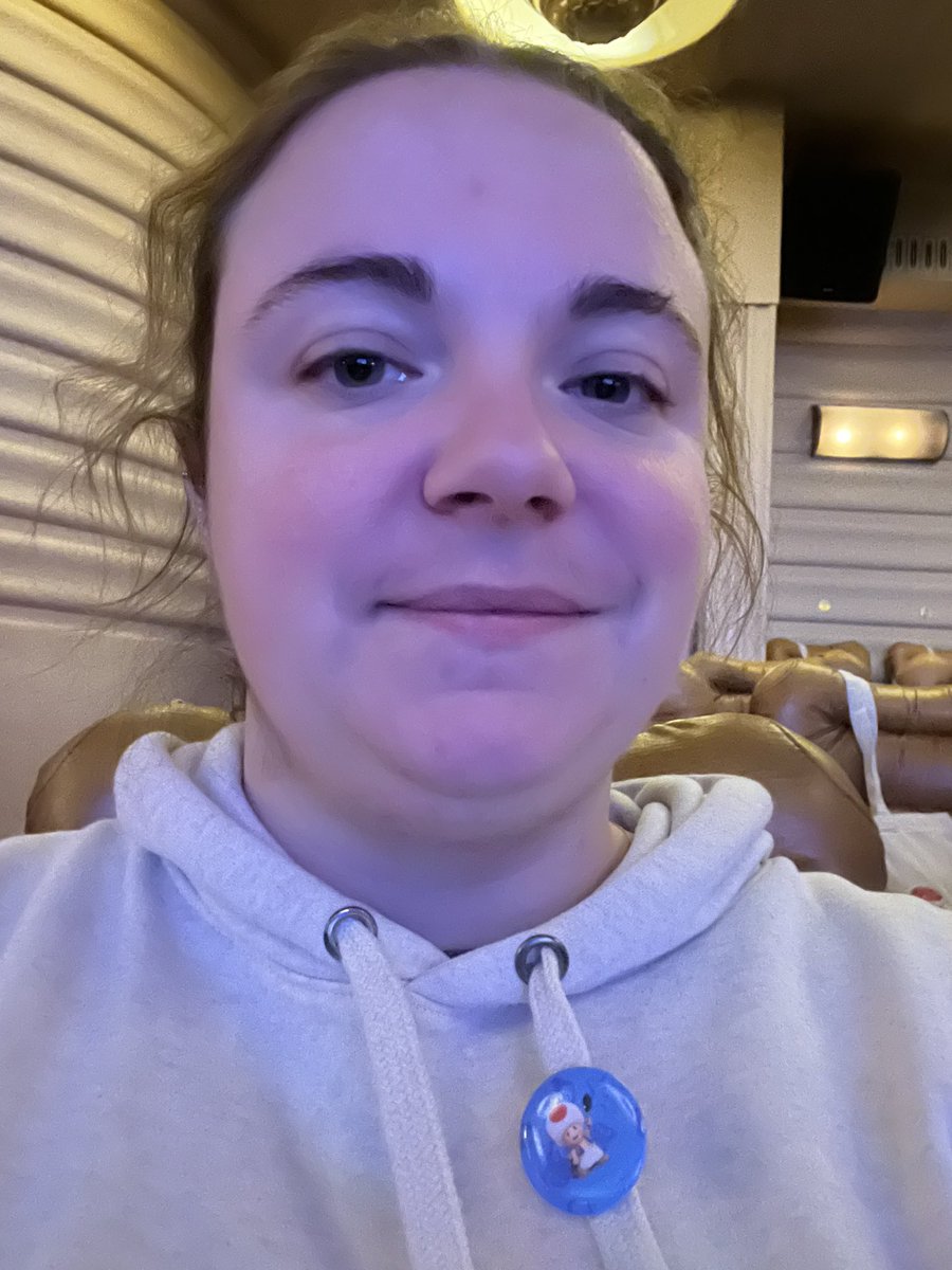CoralieC_'s tweet photo. Tête de maîtresse épuisée mais contente d’être au Rex ce soir pour l’avp de #SuperMarioLeFilm #TeamMario (et un peu Toad aussi !) https://t.co/SkiNXtu1Gk