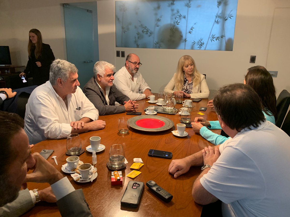 MarceloCaponio's tweet photo. Junto a los candidatos de #TucumánparalaVictoria, nos reunirnos con Rossana Chahla, la candidata a intendenta de San Miguel de Tucumán.

Intercambiamos ideas sobre las necesidades de los vecinos y acordamos trabajar juntos para mejorar el bienestar de los tucumanos. https://t.co/WUx4lmcyi8