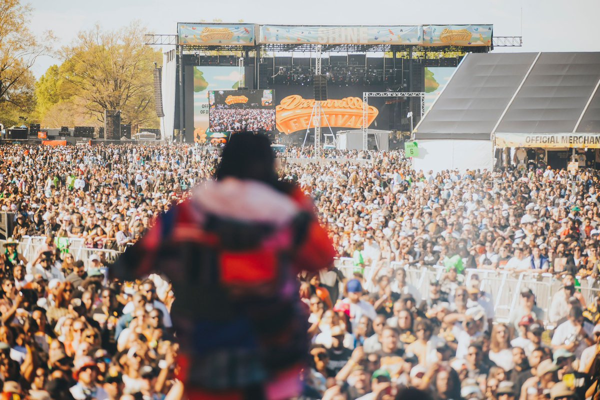 AvatarRandall's tweet photo. News: @Dreamvillefest brought 100K to Raleigh, NC (per a release). Attendees traveled from all 50 states + an additional 23 countries. Crazy to think folks traveled from Alaska, Hawaii &amp; from overseas.

Official economic impact numbers are TBA.

Sheeeeeeeeeeesh @Dreamville. https://t.co/WutRlQV0sk
