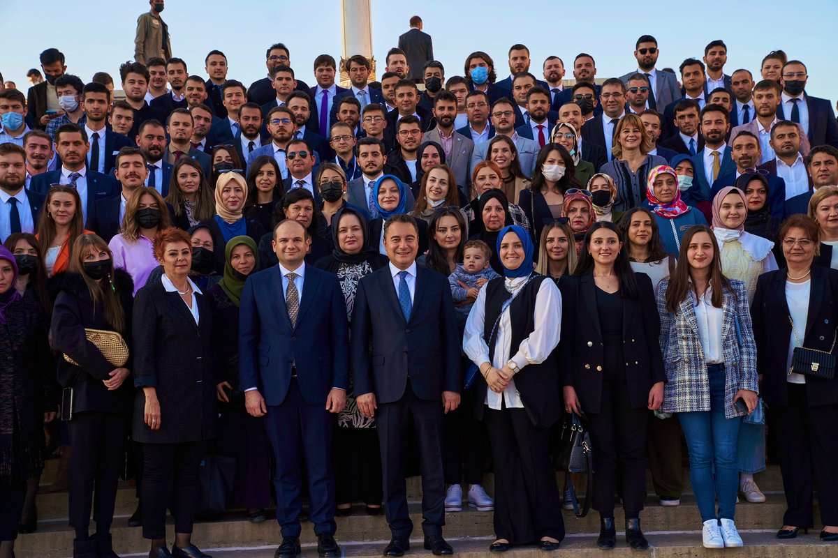 Önce özgürlük diyerek 15 Mayıs itibariyle Gençlik Eylem Planımızı uygulamaya koyacağız.

🌱Festivallere, konserlere ve bahar şenliklerine konulan keyfi yasak dönemini bitireceğiz. 
🌱 YÖK’ü kapatacağız. Üniversitelerimizi idari, mali ve bilimsel açıdan  özgürleştireceğiz.