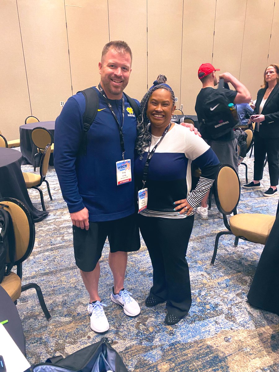 _CoachKB's tweet image. Another mentor I got to meet in person! @coachglong Pep talk game be on point and right on time!👌🏽👌🏽👌🏽Appreciate you my good brother! Talk soon! #WBCA23