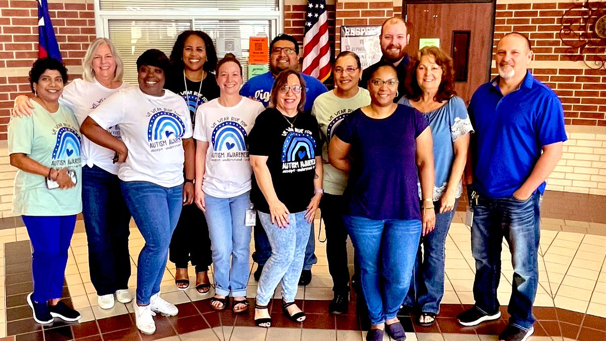 SVences56's tweet photo. #AutismAwarenessMonth @WoodCreekJrHigh 
Best SPED Team in Katy ISD ! https://t.co/Agr2oZ0aPI