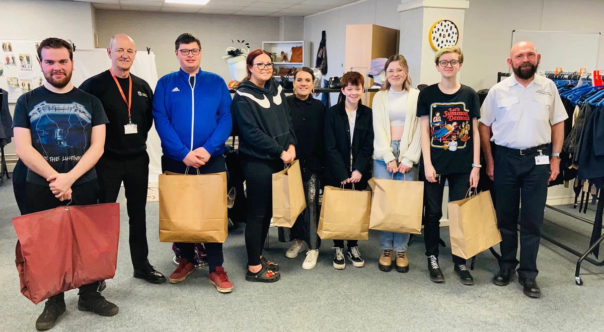 What a fantastic (and busy!) morning we have had with this @PrincesTrust team! ❤️

They are all preparing for their upcoming presentations and we were on hand to ensure they will all be looking their best! 💃

thesuitworks.co.uk