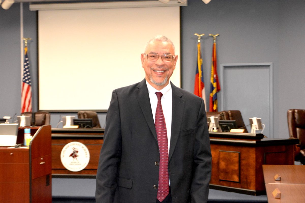 scotlandschools's tweet photo. Welcome to Scotland County Schools, Mr. Robert Logan, Interim Superintendent! #GrowingGreatness https://t.co/4x24rOQe33