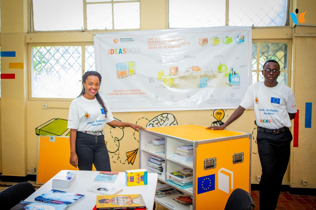 MagazineJimbere's tweet image. 📂 Comme promis dans le cadre du projet d'appui à la mobilité et à l'employabilité des #jeunes au #Burundi, l'@UB_Rumuri vient d'officiellement acquérir ce 04/04/2023, un espace équipé en outils #IdeasBox (bibliosansfrontieres.org/ideas-box/) pourvus de contenus numériques &amp;amp; physiques,
