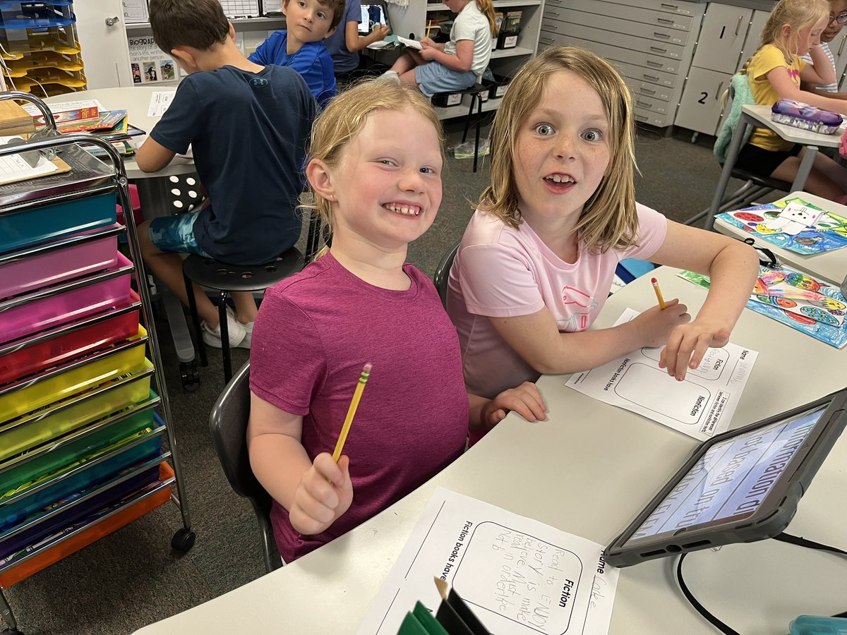 MsGarciaSecond's tweet photo. Brainstorming characteristics of fiction and nonfiction books 📕 📖 📚 ! @Longbranch_Elem @LitkeAngie #misdproud https://t.co/uKRsJfRvEW
