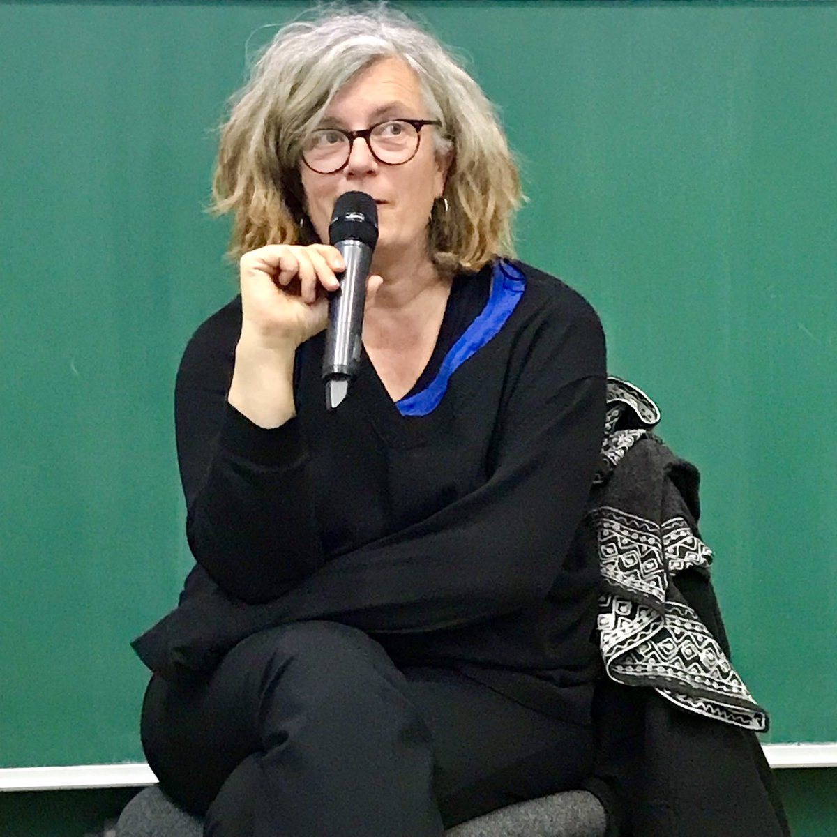 markard_chair's tweet photo. Fulminanter Auftakt mit @barbaraclemm zur #Ringvorlesung #feministischeRechtswissenschaft - full house an der @WWU_Muenster! 💜🔥💥

 https://t.co/gBhBP8hgCw
@li_schmi @jarastr @Leonie_Steinl https://t.co/rcCJxPYDxX
