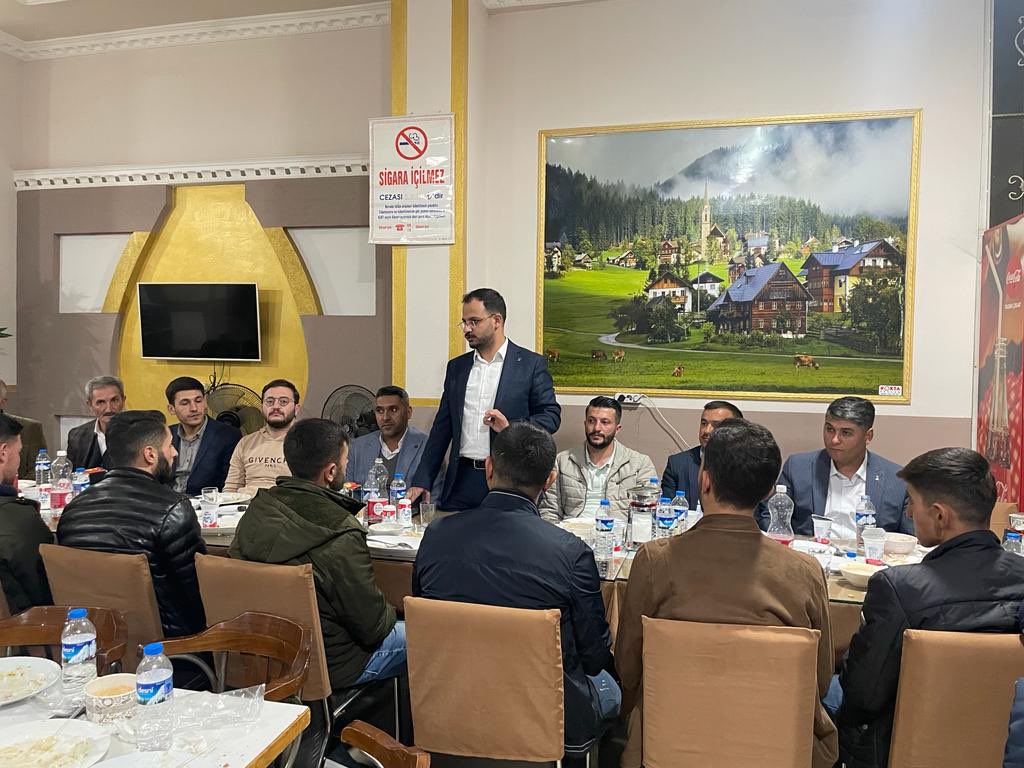 AK Gençlik Erzurum (@akgenclik025) on Twitter photo 📍Karaçoban
İlk defa oy kullanacak kardeşlerimizle iftar sofrasında buluştuk, Ramazan’ın sevincini birlikte paylaştık.🥰 📍Karaçoban
İlk defa oy kullanacak kardeşlerimizle iftar sofrasında buluştuk, Ramazan’ın sevincini birlikte paylaştık.🥰