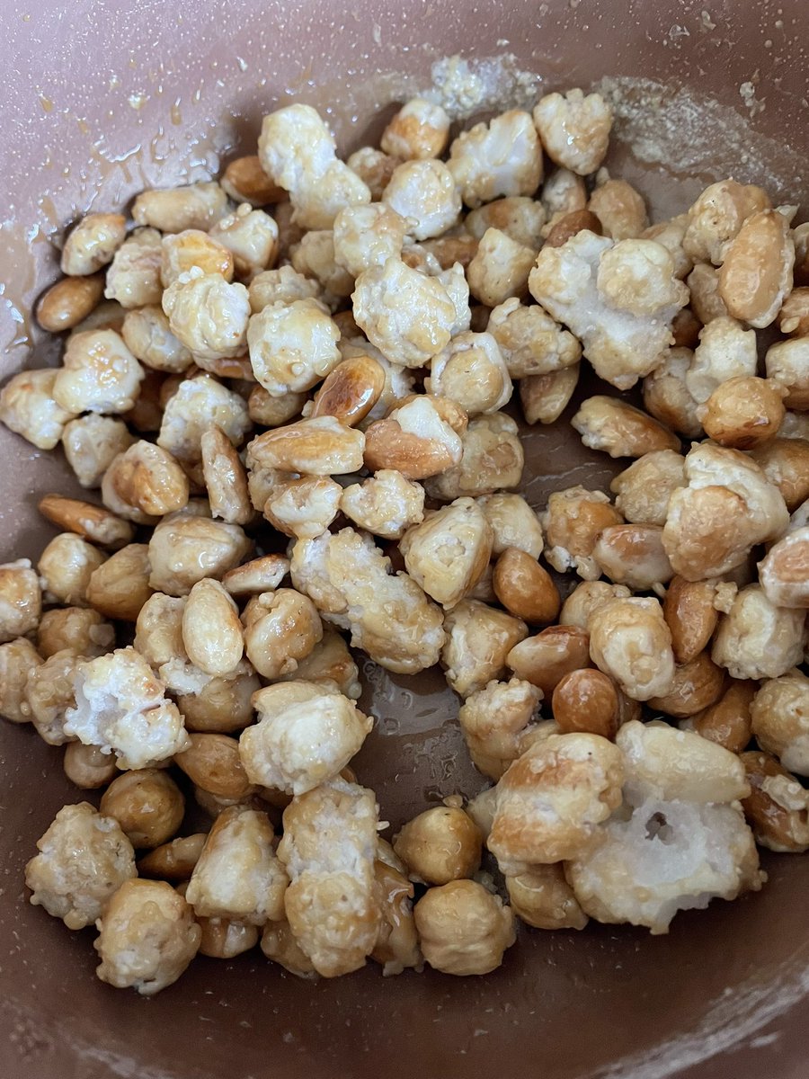 TreatSatisfact's tweet photo. Trusting the process making a homemade Hazelnut &amp; Almond Praline 🧡

#praline #tuesday #baking https://t.co/H7En8WX5ro