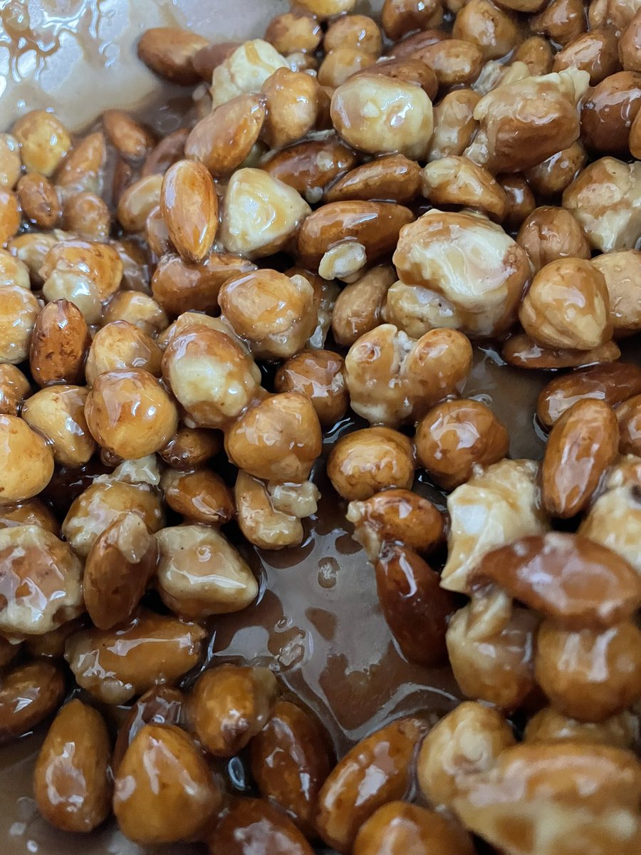 TreatSatisfact's tweet photo. Trusting the process making a homemade Hazelnut &amp; Almond Praline 🧡

#praline #tuesday #baking https://t.co/H7En8WX5ro
