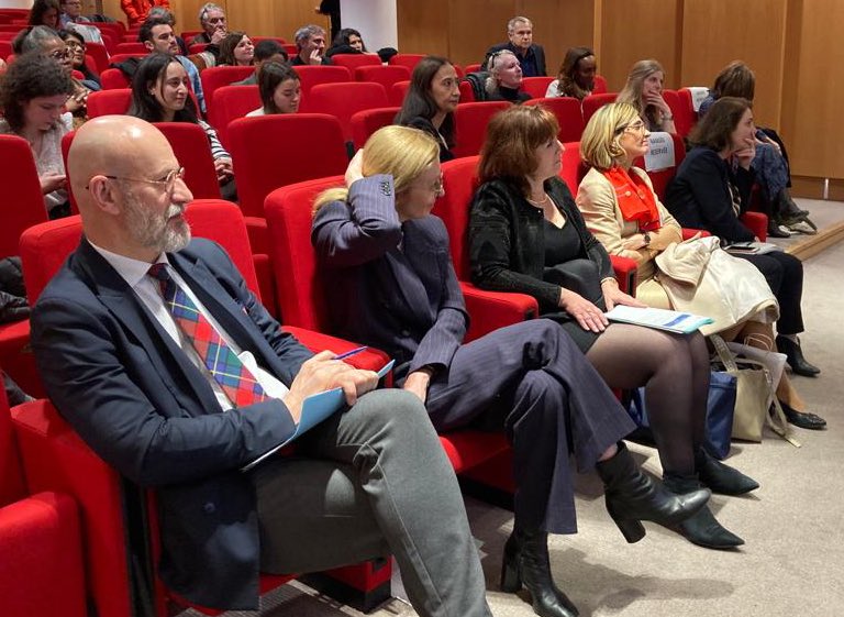 MaximeZennou's tweet image. Ouverture de la « Soirée officielle de projection » JEUNESSES D’AUTRES MERS au @justice_gouv. Une immersion documentaire en protection de l’enfance dans les outre-mer. Un dispositif inter associatif soutenu par plusieurs ministères @Mlezimaore976 @GroupeSOS @CharlotteCaubel