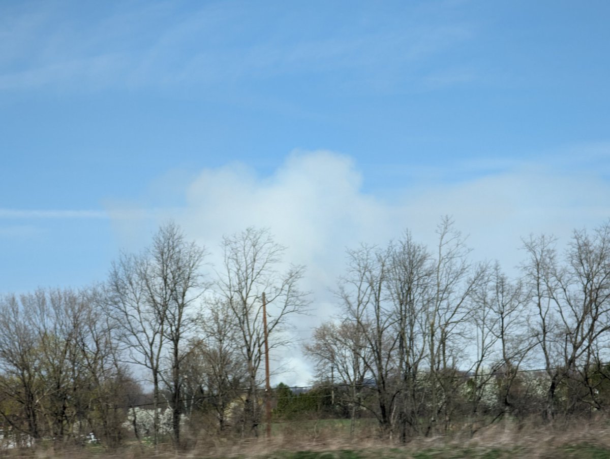 brianbesss's tweet photo. Huge forest fire south of Scranton, PA near Poconos -- am I really the first to post this on Twitter or news media?? https://t.co/9d8urSmJt4