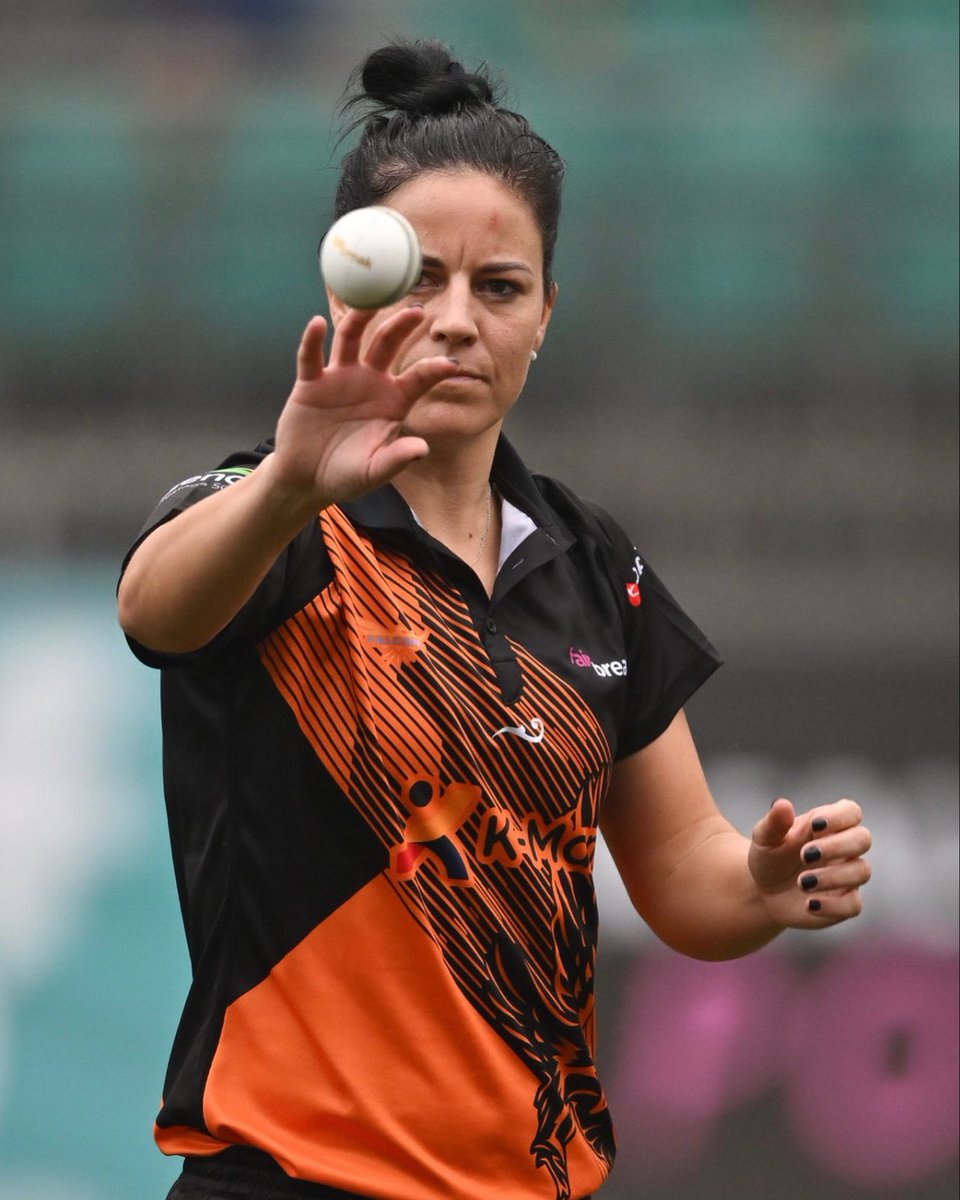 kmanventures's tweet photo. Marizanne leading the wickets for K-Man Falcons 🦅 3/4 (3) 🔥@kappie777 @kmanventures
#fairbreakmovement #Cricket #FBI23 #Twenty20 #CricketNews #CricketLover #TakeFlight #FalconsFlutter https://t.co/jabtuohxsc
