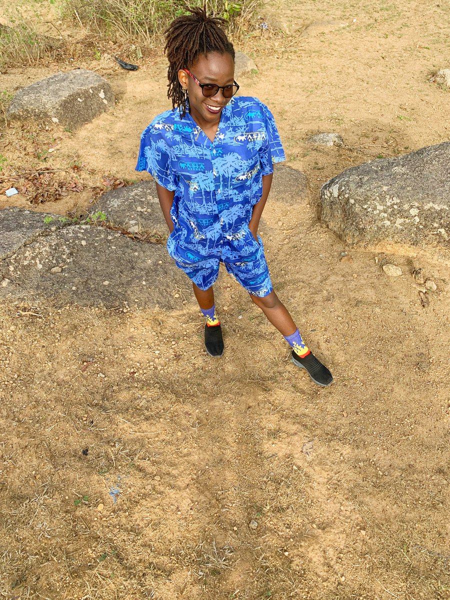 comrade_hope's tweet image. Because I'm obsessed with blue and looking sharp! 💙💙💙

#microlocs 
#tuesdayvibe