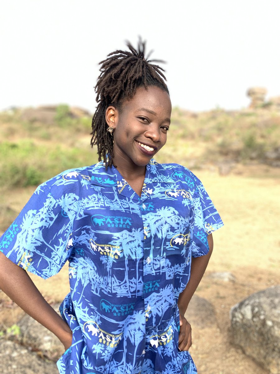 comrade_hope's tweet image. Because I'm obsessed with blue and looking sharp! 💙💙💙

#microlocs 
#tuesdayvibe