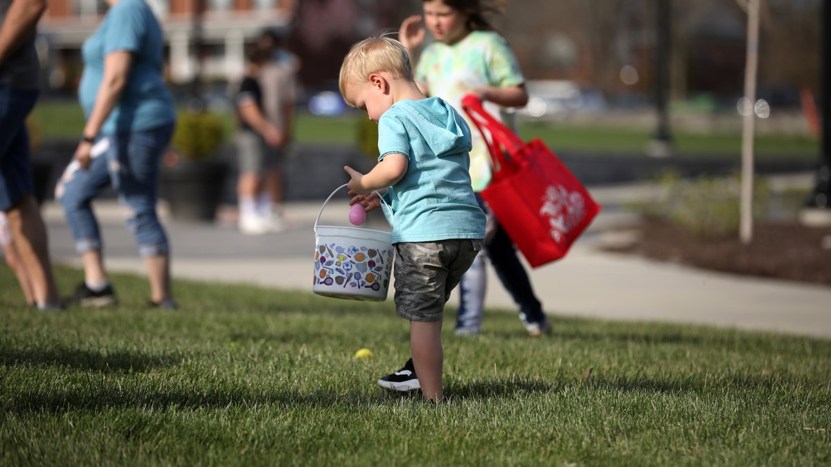 CvilleTigers's tweet photo. Our community, your team ❤️. Our first Easter egg hunt was nothing short of amazing 🐰. https://t.co/5OZJejdkqL