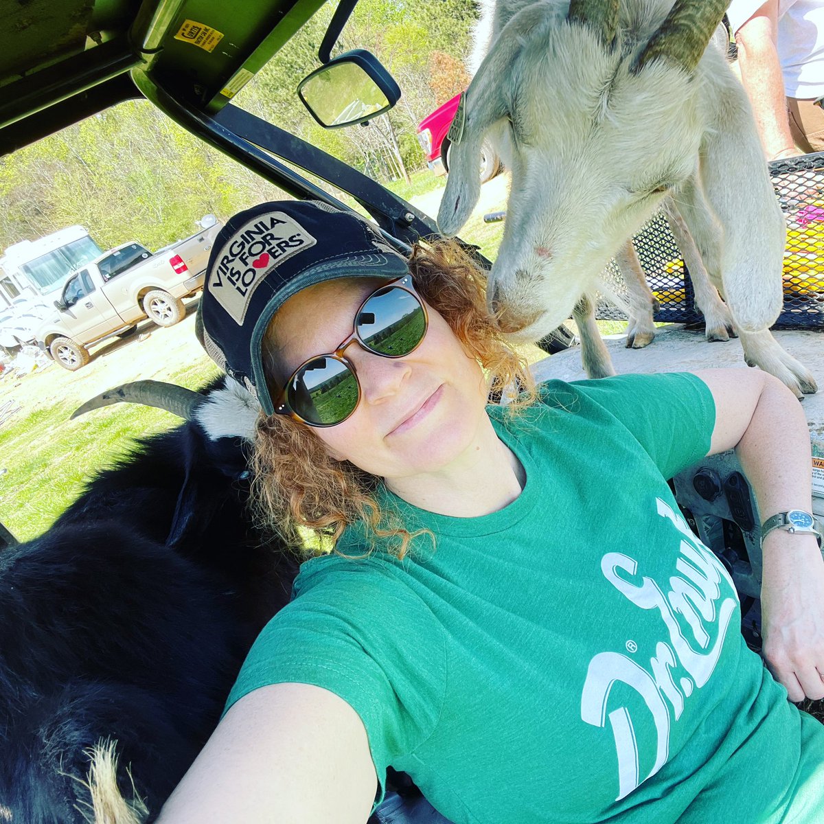 Being sized up for a snack… 🐐🐐
.
#Sadies #Farm
.
@drenuf @VisitVirginia @mySWVA @CrookedRoadSWVA