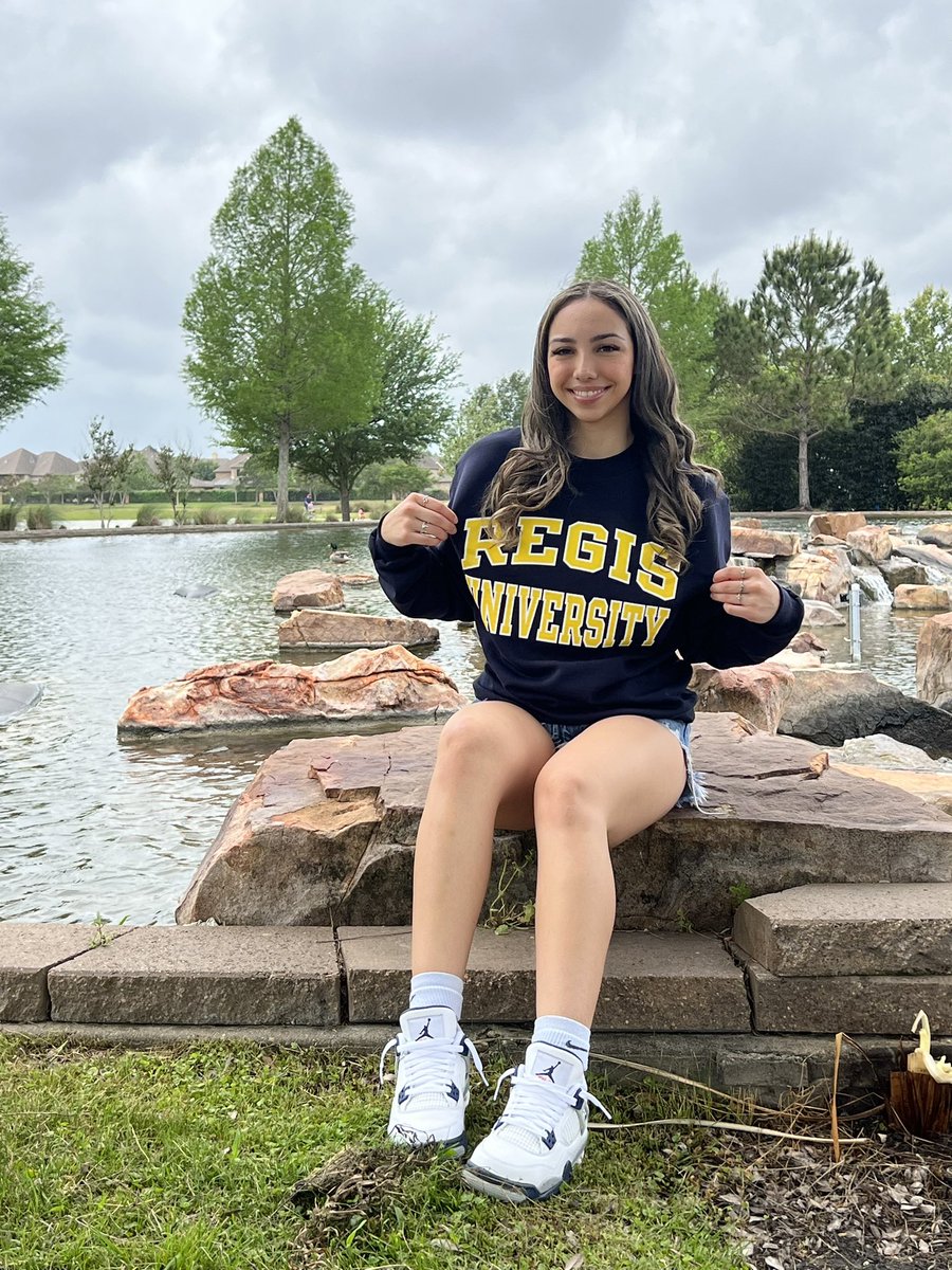GiselleCazares9's tweet photo. I am extremely excited to announce my verbal commitment to further my academic and athletic career at Regis University!
Thank u to my family, teammates, all my coaches at AVA and a special s/o to @VBcoachsuzy for believing in me. All the Glory to God
Go Rangers! https://t.co/hFAhZNRV23