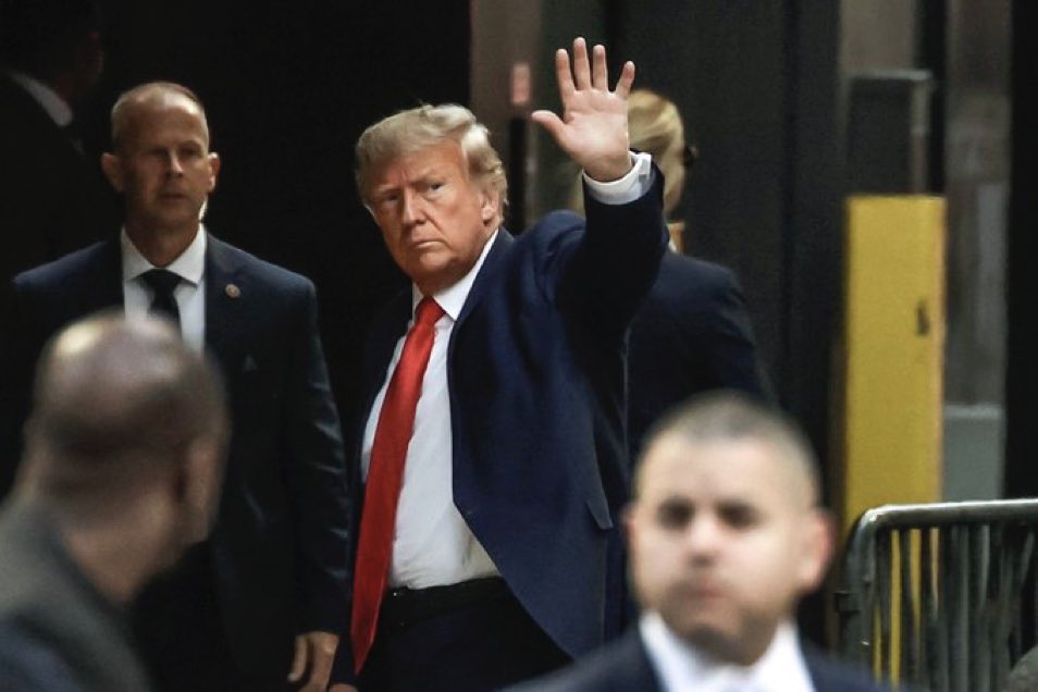 BerryRazi's tweet photo. #MAGAMoneyBomb to put President Trump back in the Whitehouse $5 to https://t.co/zT4kH7zFAI https://t.co/g9TuBxZpyf