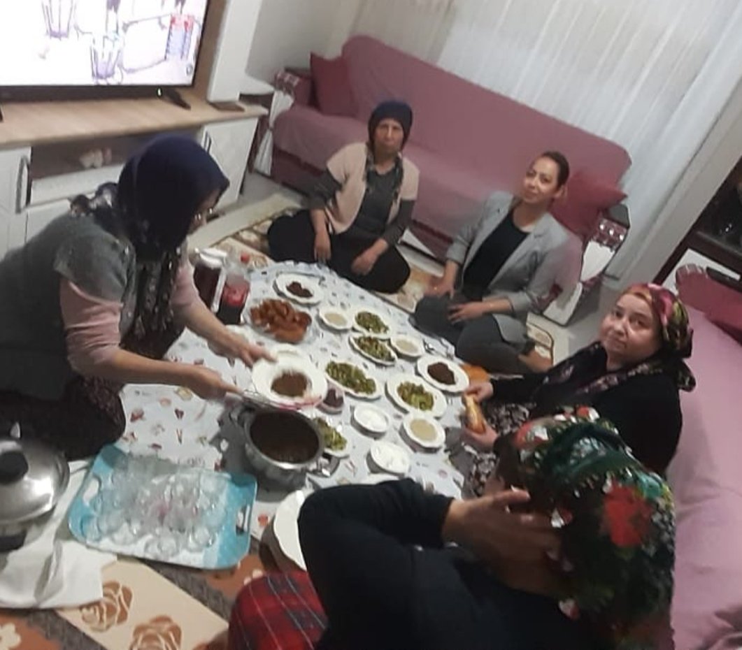 Özge özcan (@zgezcan34) on Twitter photo 📍Bugünde İftarımızı Partimize Yeni Üye Olan Özlem Hanımın Evinde Yaptık. Kendisine Misafir Perverliğinden Dolayı Teşekkür Ederiz.<a href="/aysekesir/">Ayşe Keşir 🇹🇷🇹🇷🇹🇷</a> <a href="/sevilcan8/">Sevil Can</a> <a href="/HandanAltay2023/">Handan Altay 🇹🇷🇹🇷</a> <a href="/AKKADINGM/">AK Parti Kadın Kolları</a> 📍Bugünde İftarımızı Partimize Yeni Üye Olan Özlem Hanımın Evinde Yaptık. Kendisine Misafir Perverliğinden Dolayı Teşekkür Ederiz.<a href="/aysekesir/">Ayşe Keşir 🇹🇷🇹🇷🇹🇷</a> <a href="/sevilcan8/">Sevil Can</a> <a href="/HandanAltay2023/">Handan Altay 🇹🇷🇹🇷</a> <a href="/AKKADINGM/">AK Parti Kadın Kolları</a>