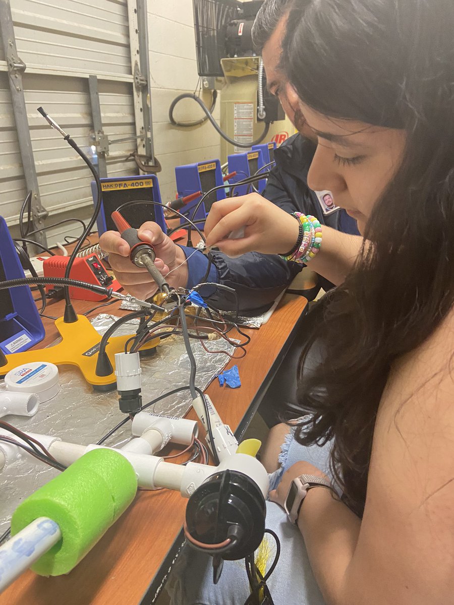 our team finished up soldering our aquatic robot today ! 

@McAllenISD @McAllenMemorial
@CassandraRRodr1
@Pride_Mustangs @ramircastillo
@DrGonzalez8 @ylcaldwell
@FTCTeams @FIRSTinTexas
#BuildTheFuture #ItTakesAllOfUs
@MISDDeafed