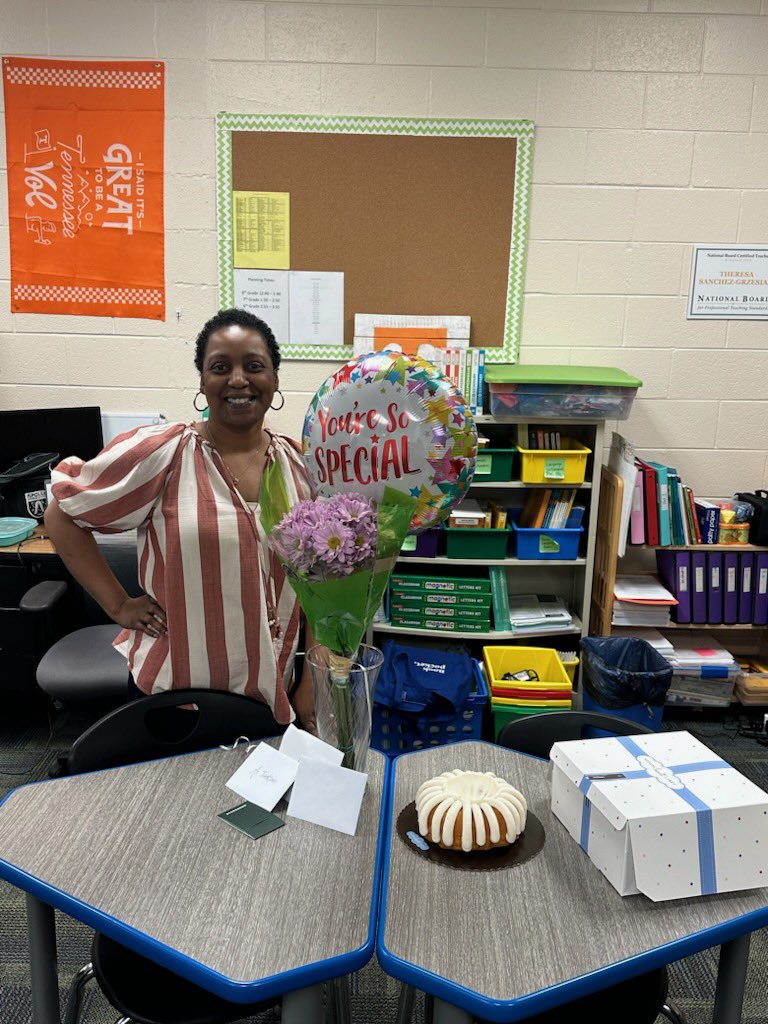 AMSLiteracy's tweet photo. Happy Librarian Day to our fabulous librarian- Jaime Jackson! She is the best in Metro! Today we celebrated her with a special lunch! 💜📚🐻@AMPLibraryMC @AntiochMSBears @AMSLiteracy https://t.co/lbYTUJmgzc