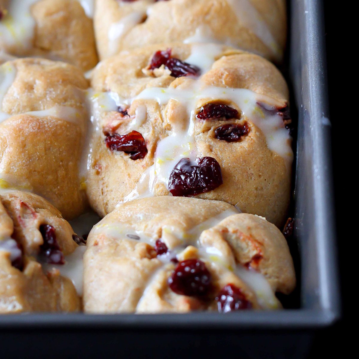 Looking for a fresh twist on a classic Easter treat? These whole wheat hot cross buns with dried cherries and lemon are a "must" in our house. RECIPE: cookincanuck.com/whole-wheat-ho… #EasterBaking #CookinCanuckRecipes