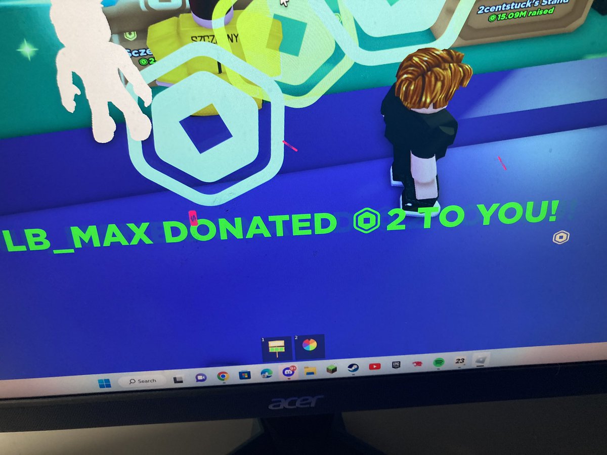 HelloJeffFunko's tweet photo. OMG I GOT DONATED 2 ROBUX https://t.co/sosRDohPXr