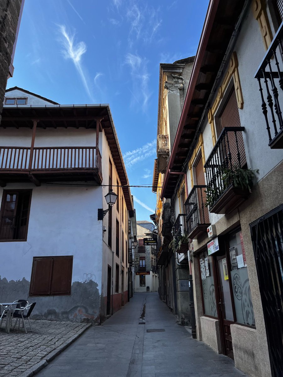 MenciaRobes's tweet photo. villafranca del bierzo tb es: 💚❤️‍🩹🤎❣️🧡💖❤️💓💚💓💙💗💛🧡💗❤️❤️💘💚❤️💗💗💜💘✨✨✨ https://t.co/J41JfQqo0P