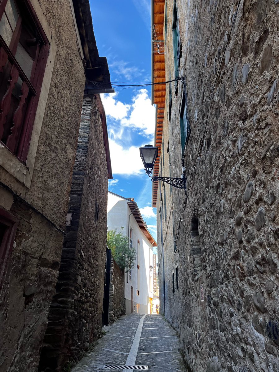 MenciaRobes's tweet photo. villafranca del bierzo tb es: 💚❤️‍🩹🤎❣️🧡💖❤️💓💚💓💙💗💛🧡💗❤️❤️💘💚❤️💗💗💜💘✨✨✨ https://t.co/J41JfQqo0P