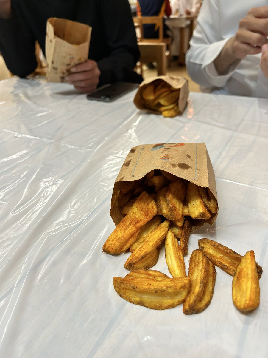 khalattat's tweet photo. مطعم بوكيس Bu Kays
مطعم بخاري فاخر 😍
يقدم دجاج ورز بخاري رااائع واضافات خياليه مثل البطاطس المقلي اللذيذ! وماننسى المقبلات ملوخيه وتبولة 🥗

الاسعار: $$$
الموقع: الرياض - فروع متعددة
A.3 https://t.co/CYi7iMQcqG