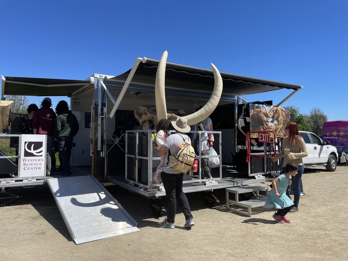 WesternCenter's tweet photo. We had a busy weekend full of #science! 🦣 Max’s Mobile Museum stopped by @cityofstem in Los Angeles, while we hosted another Science Saturday at the museum! We even had a booth at a local @valleywiderec event. Thank you to the almost 2k people who stopped by one of our events! https://t.co/KNlxOzpZPq