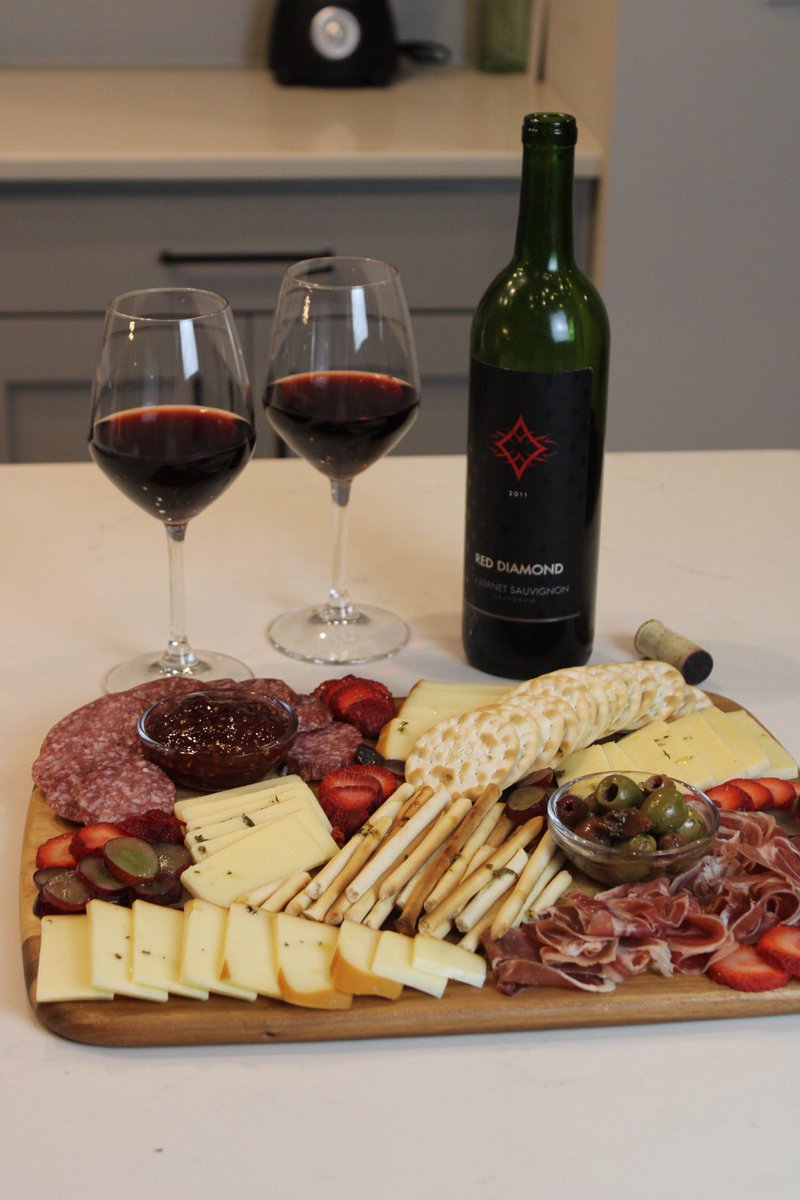 ALazarchik's tweet photo. My bf made a stunning charcutière board for the lake house I created UGC content for! It was also sooo delish. #ugc #UGCcreator #ugccommunity https://t.co/7CK0BXlzPN