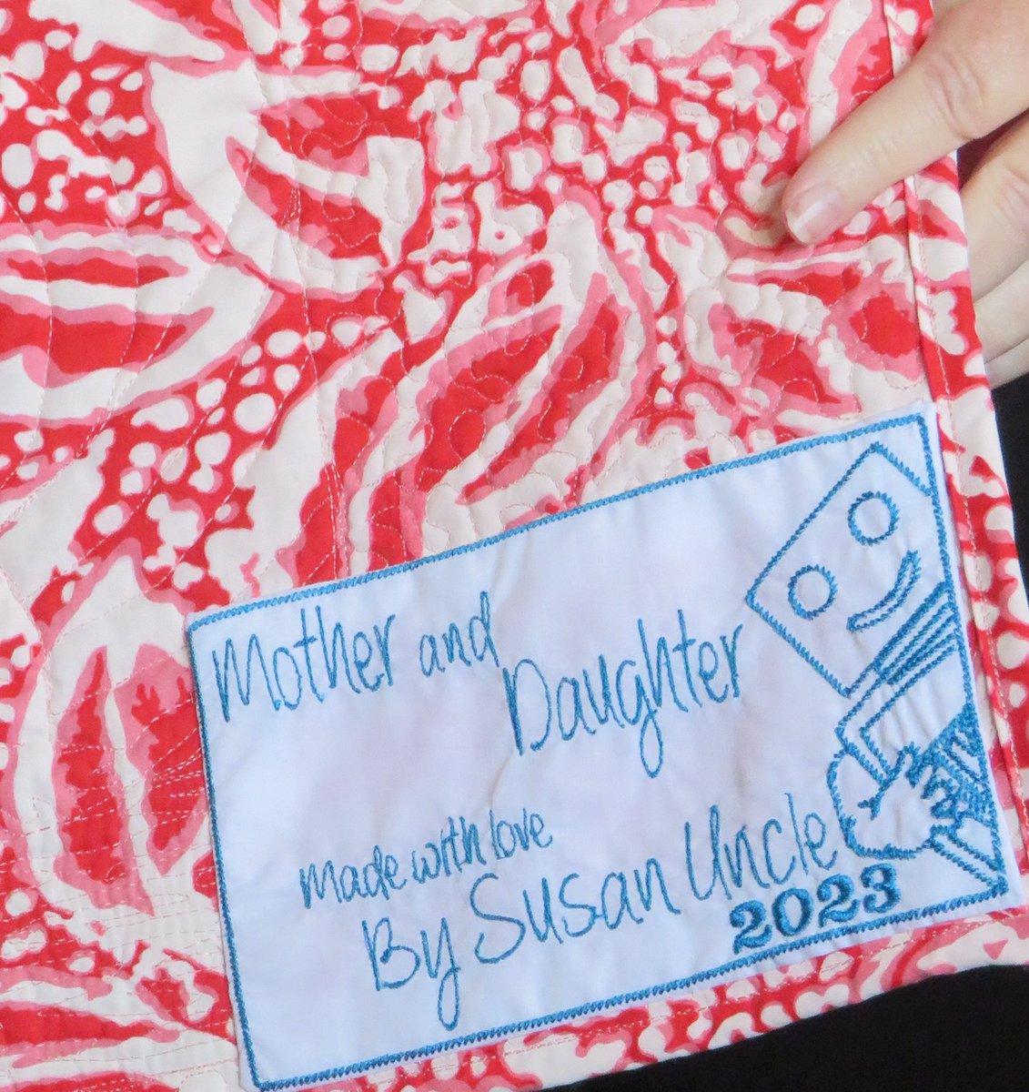 SusanBluerobot's tweet photo. These are very good friends of mine.
I got the Fabric printed from online company and
then quilted it into a wall hanging quilt.
Quilted on my longarm machine https://t.co/T1rzkyT1xO