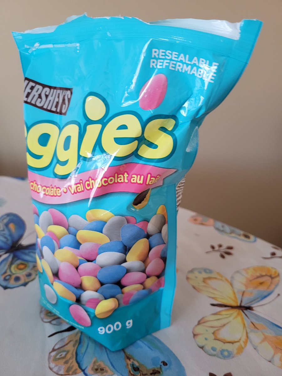 HeyPastie's tweet photo. Not sure why I do this to myself.    #selfarm 
#weightgain
#eggies 
#chocolate 🥰 https://t.co/CvOJkd8GyM