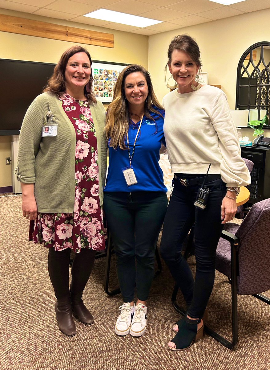 HeatherWainsco7's tweet photo. Wouldn’t want to do a day without these two ladies!  Simply the best💙🤍💚@drbellsci @ProsperISD @ProsperRogersMS https://t.co/XoYRKJdvnJ