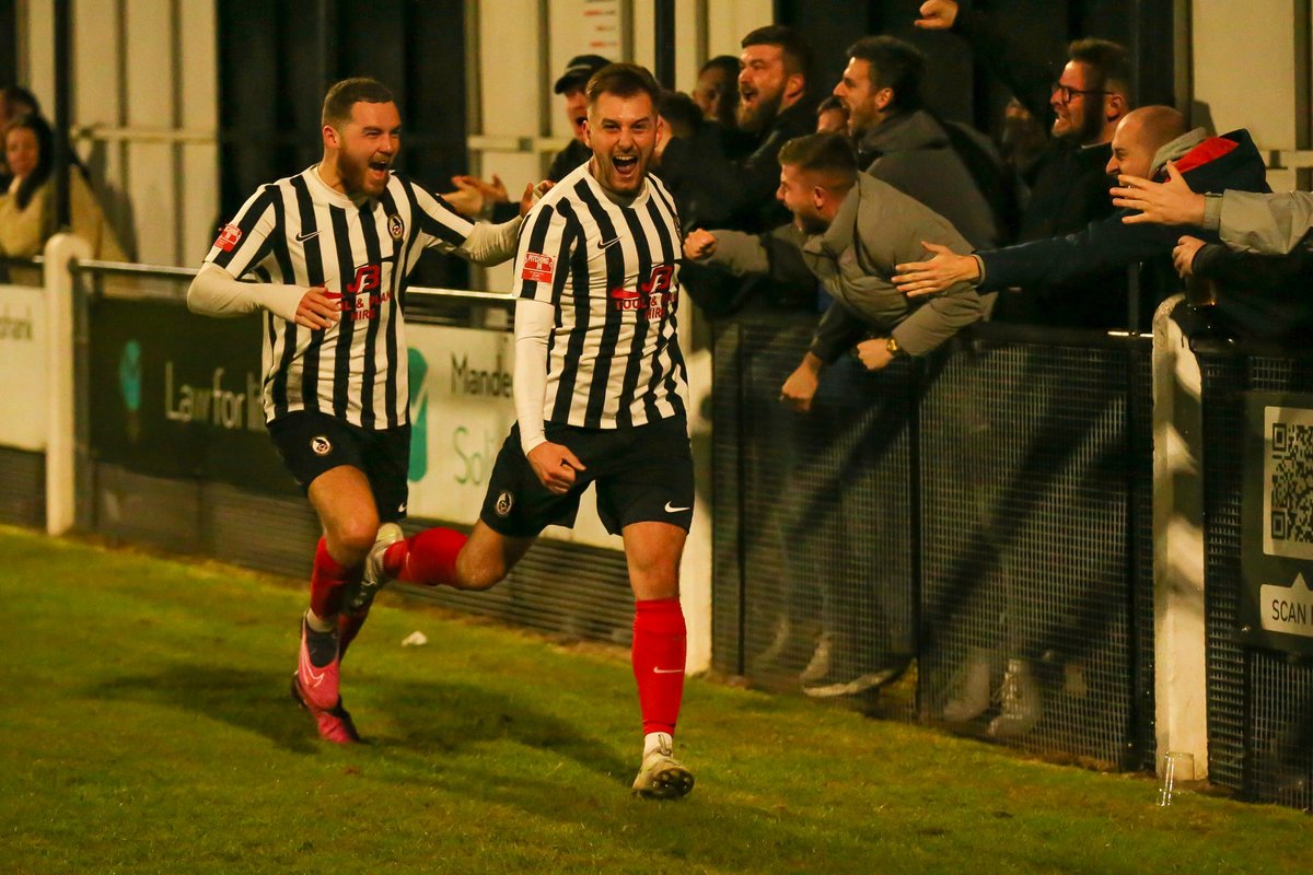 69_simo's tweet photo. @CoalvilleTownFC with another 3 points on the board thanks to a @TimmyBerridge8 brace 👏👏🖤🤍 https://t.co/VNKBiZArKl